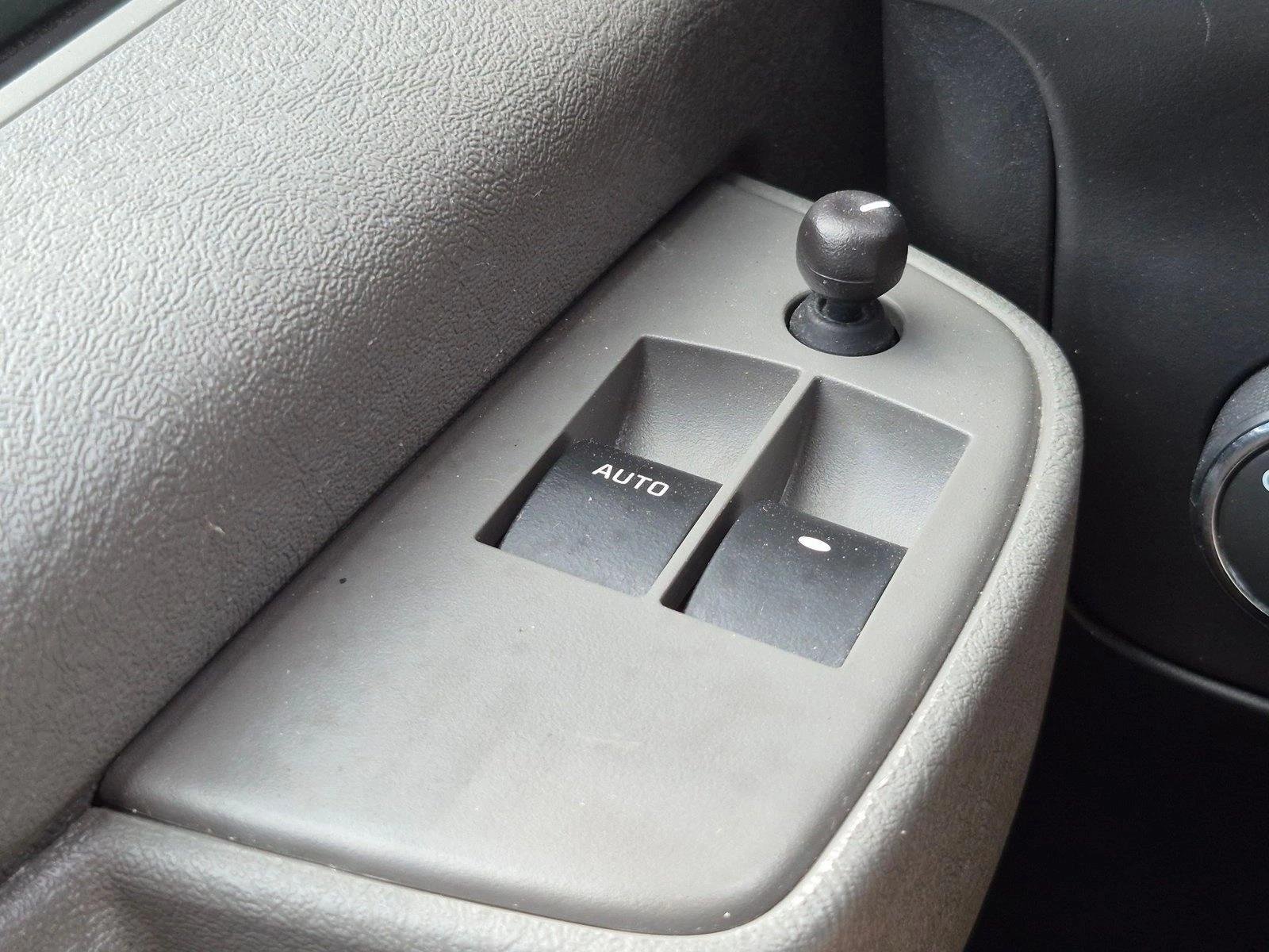 Used 2025 Summit White GMC  image 18