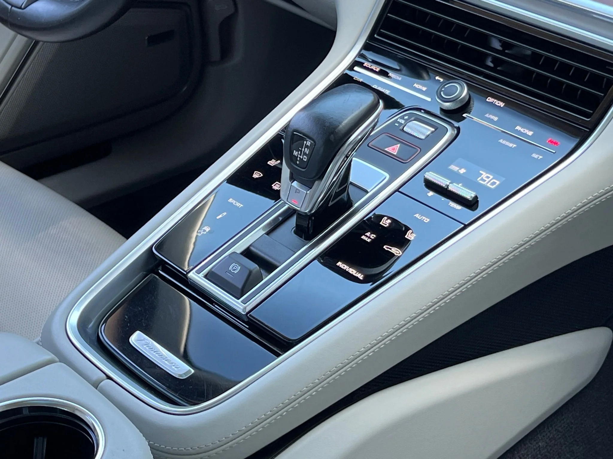 Used 2023  Porsche 4 Platinum Edition image 33