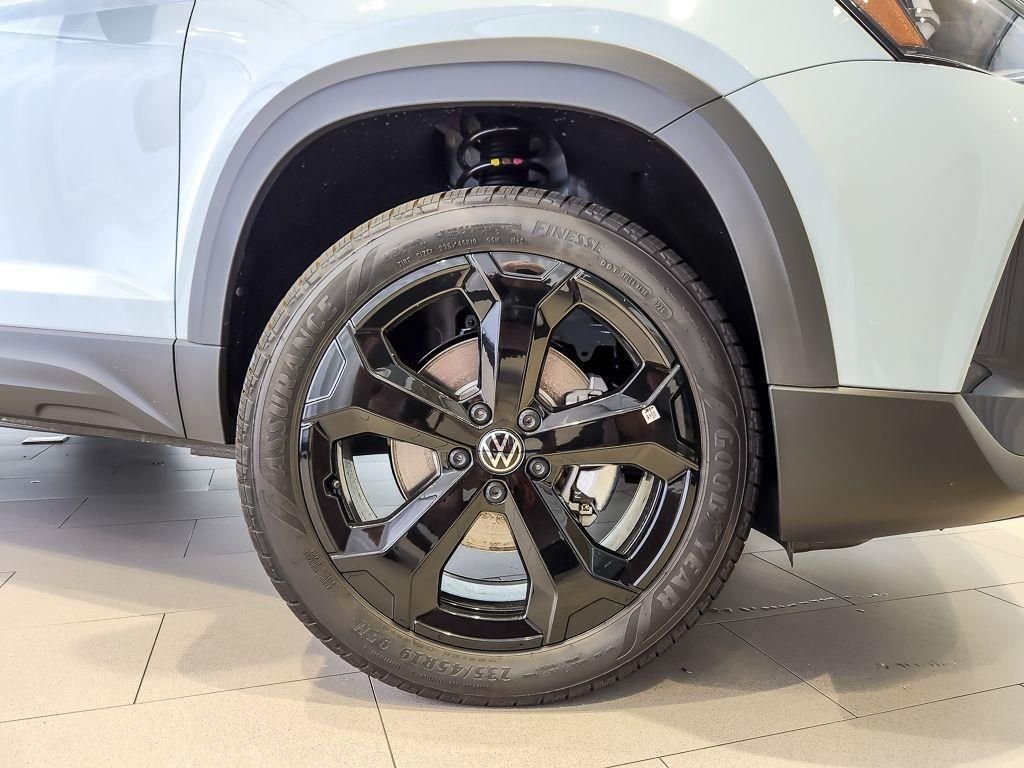 New 2026 Monument Gray w/Dp Blk Rf Volkswagen 1.5T SE Black image 6