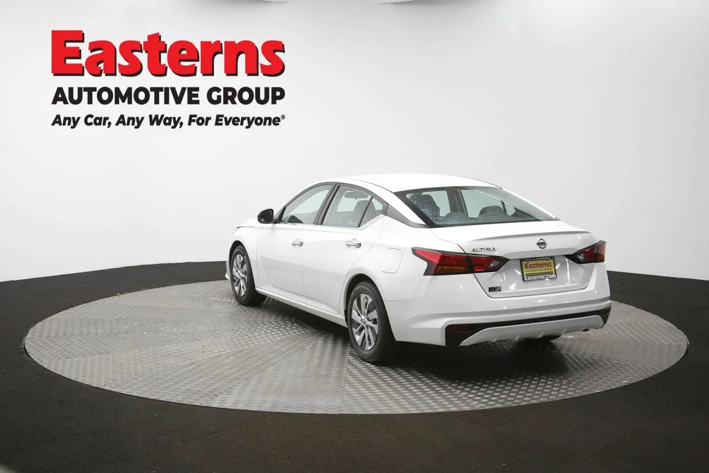 Used 2022 White Nissan 2.5 S image 63