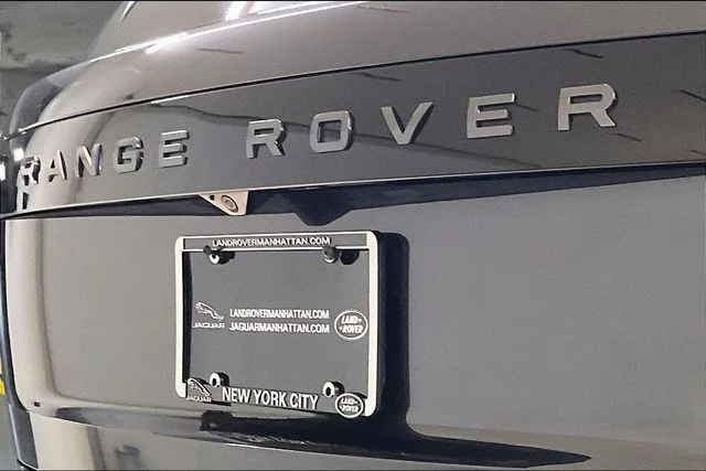 Used 2025 Gray Land Rover SE image 7
