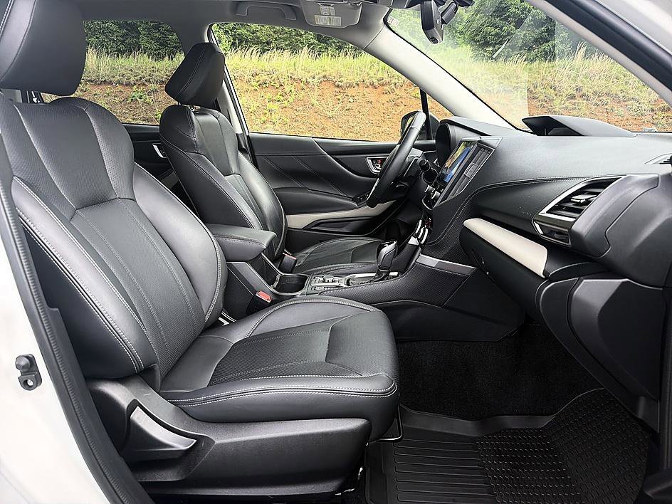 Used 2022 Crystal White Pearl Subaru Limited image 21