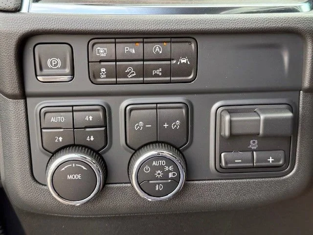 2025 Chevrolet Suburban Premier - Photo 33