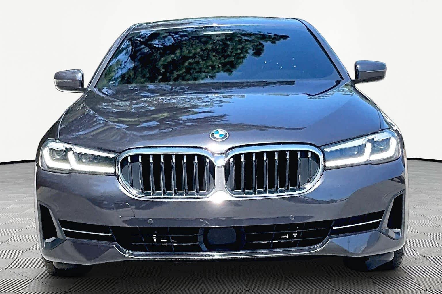 Used 2022 Dark Graphite Metallic BMW 530i image 4