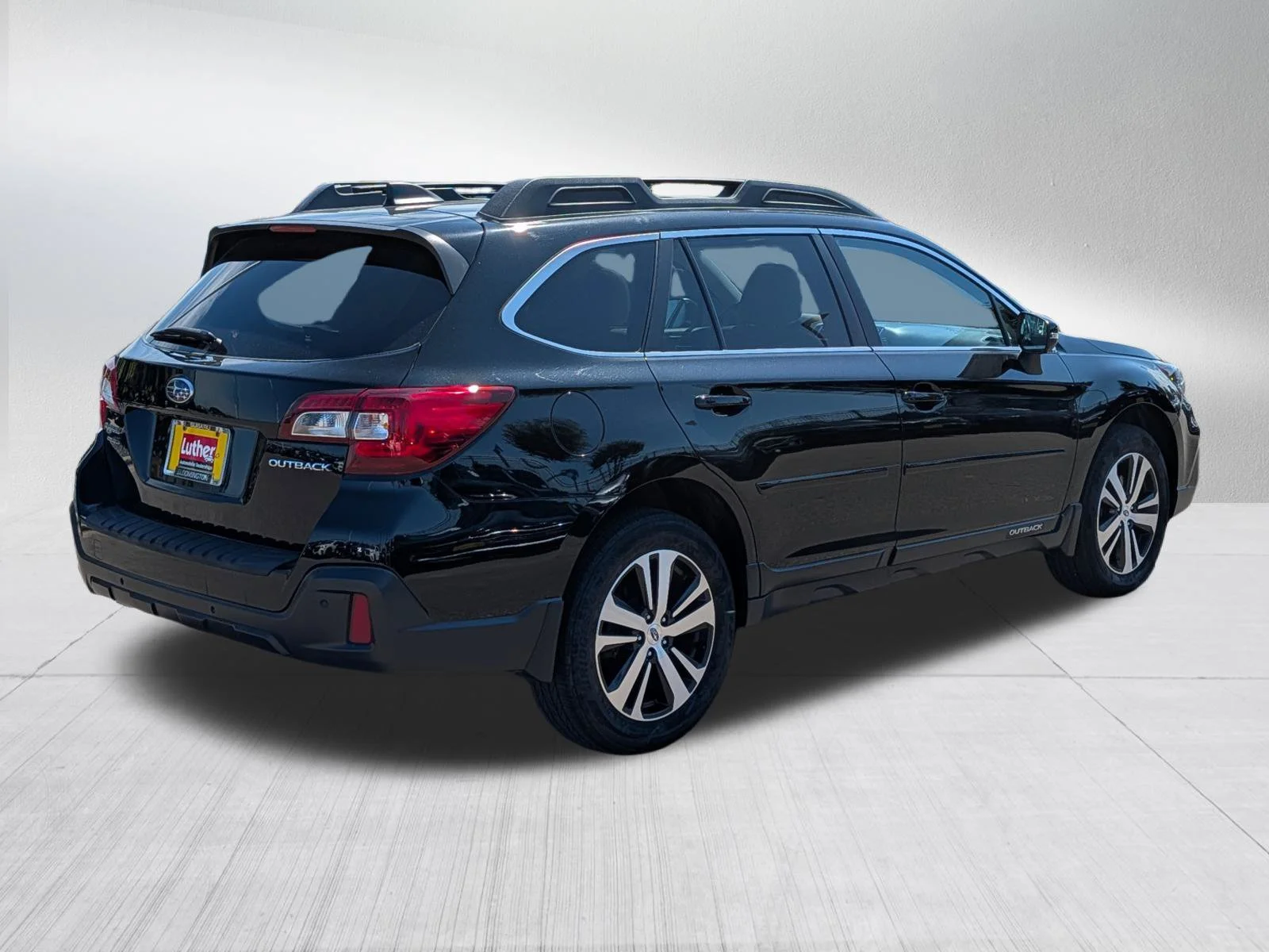 Used 2018 Crystal Black Silica Subaru Limited image 7