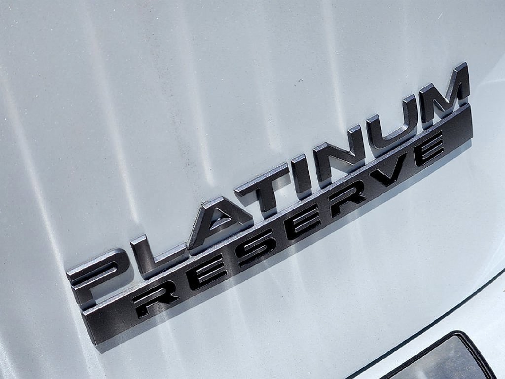 New 2026 Everest White TriCoat / Super Black Two-tone Nissan Platinum Reserve image 18