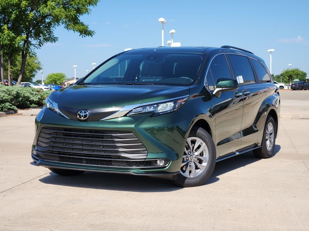 2026 Toyota Sienna XLE 8-Passenger Hybrid FWD's photo