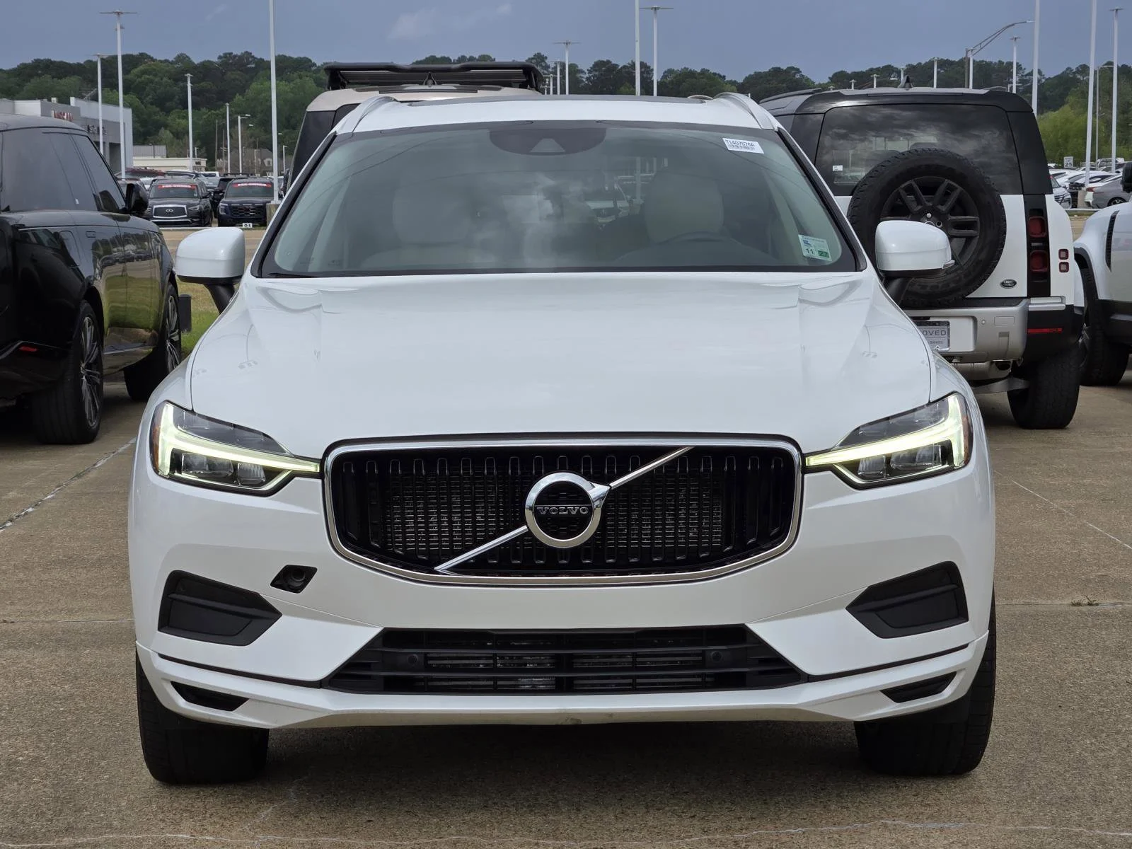 Used 2020 Crystal White Volvo Momentum image 2