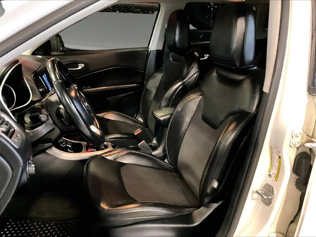 Used 2018 White Jeep Latitude image 10