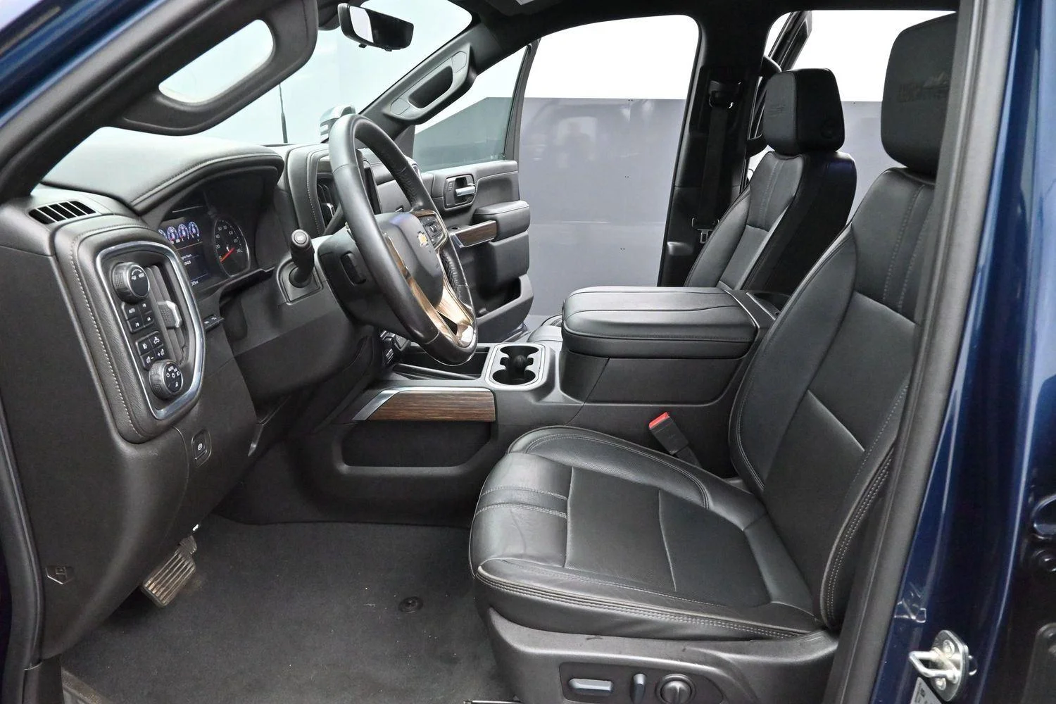 Used 2023 Northsky Blue Metallic Chevrolet High Country image 12