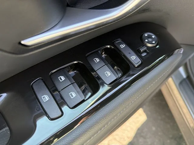 Used 2022 Gray Hyundai SEL Convenience image 13