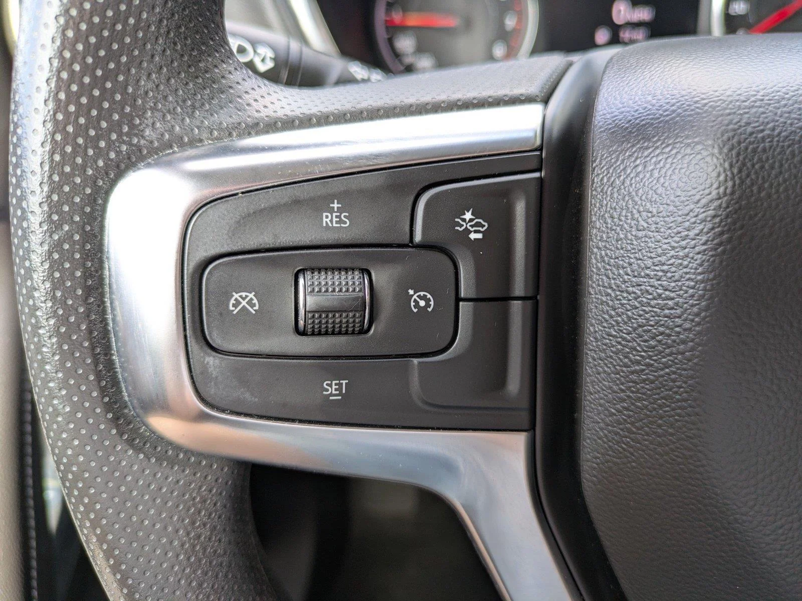 Used 2024 Summit White Chevrolet LT image 24