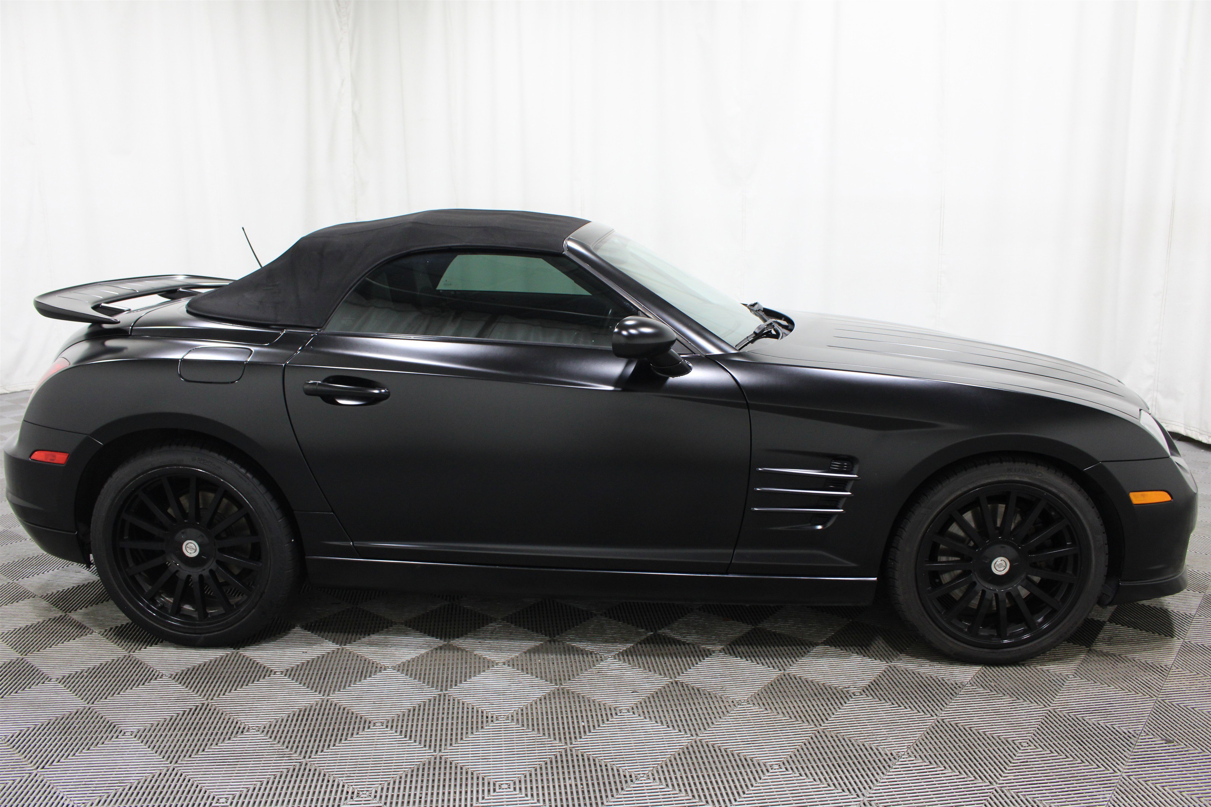 Used 2005 Black Chrysler SRT6 image 20