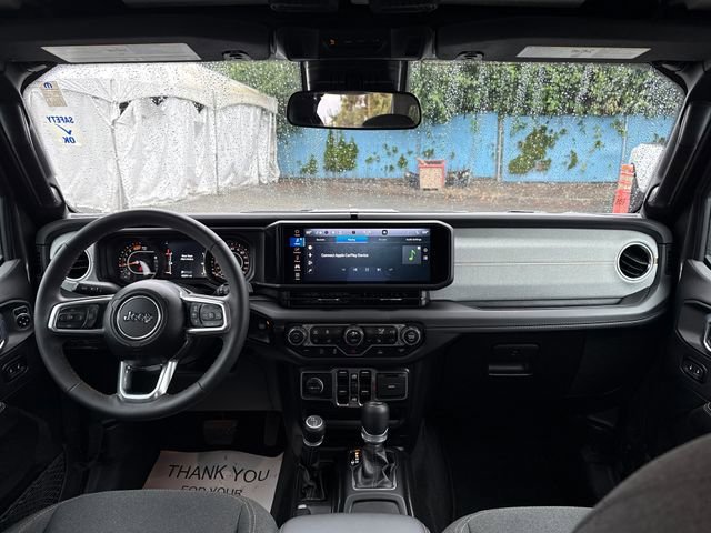 Used 2025 Granite Crystal Metallic Clearcoat Jeep Sahara image 18