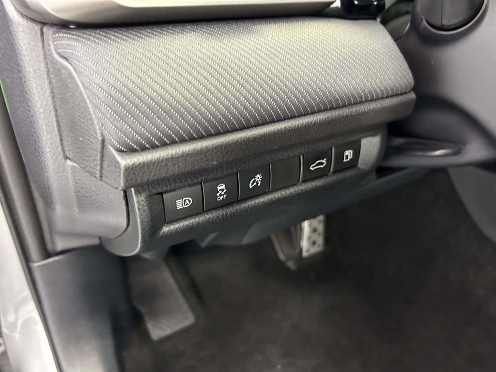 Certified Used 2025  Toyota SE image 18