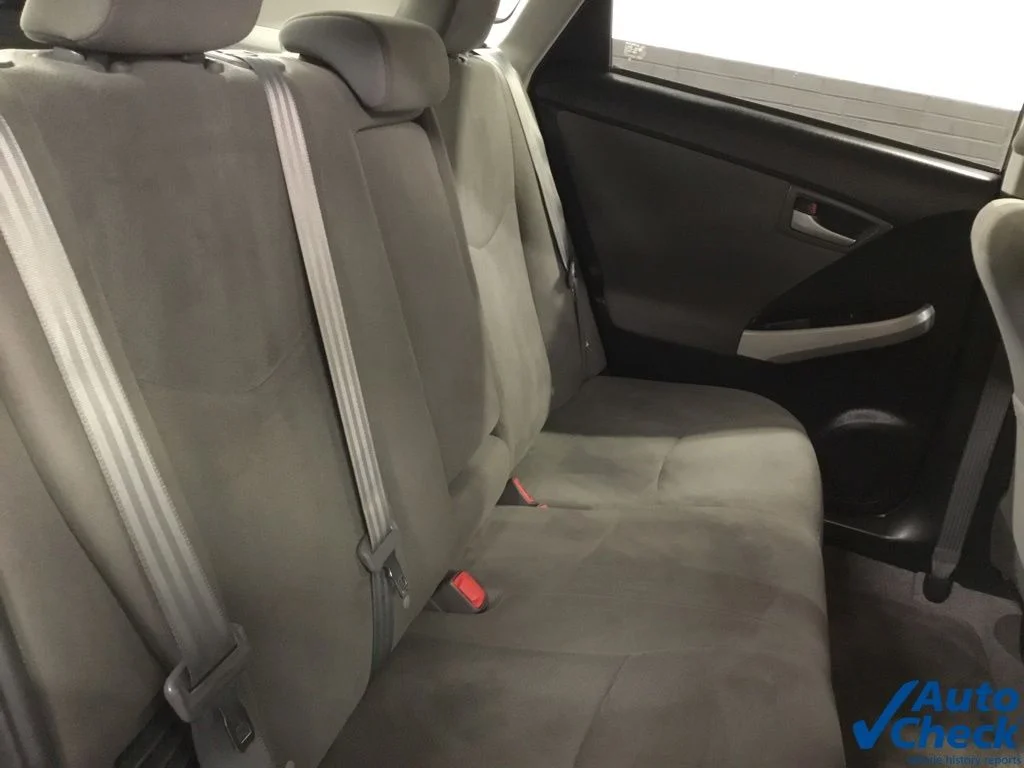 Used 2015 Silver Toyota Three image 35