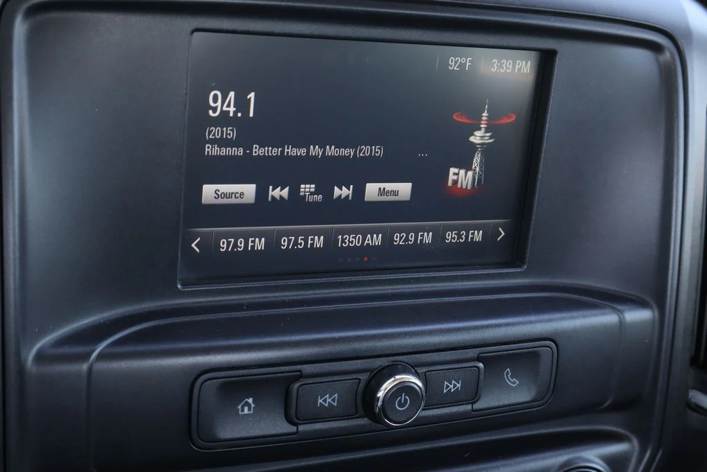 Used 2016 White GMC Base image 16