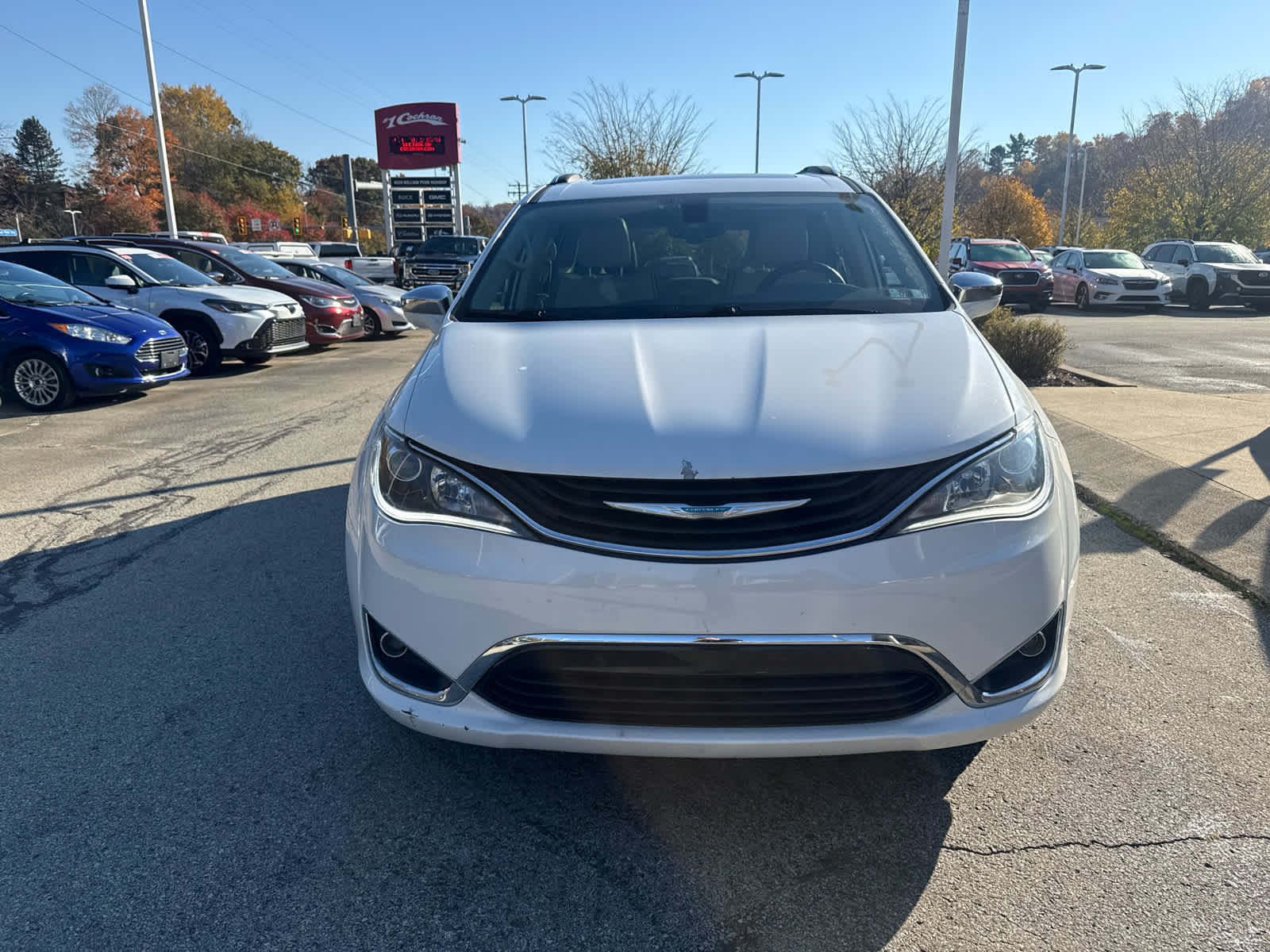 Used 2018 WHITE Chrysler Hybrid Limited image 2