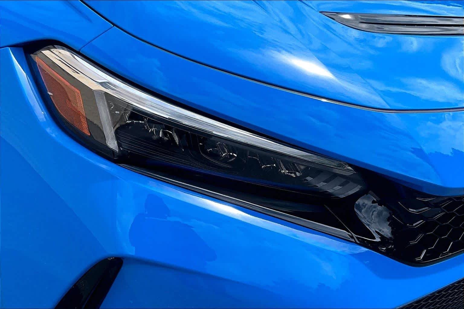 Used 2025 Boost Blue Pearl Honda  image 27