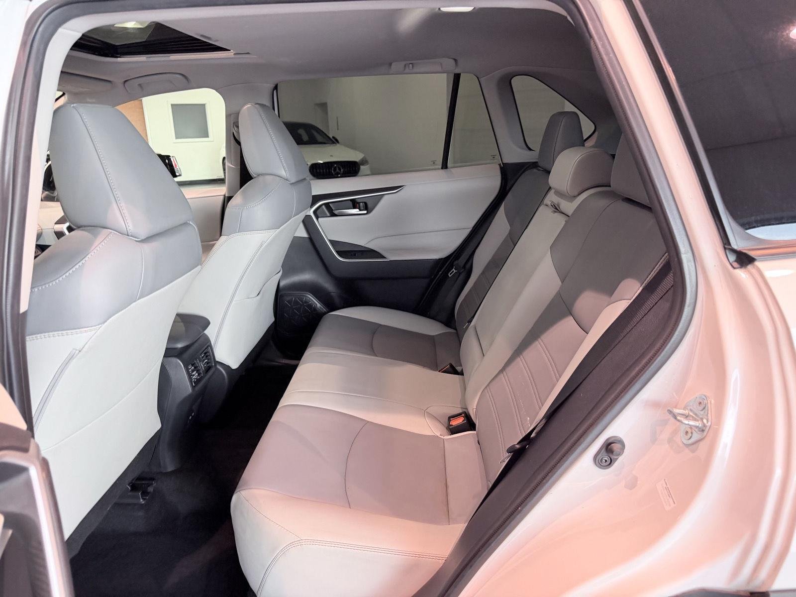 Used 2024 Wind Chill Pearl Toyota XLE Premium image 24