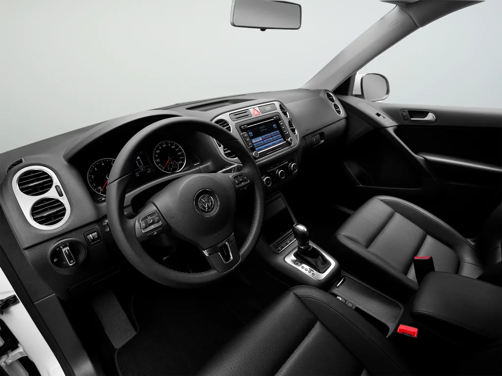 Used 2011 White Volkswagen S image 46