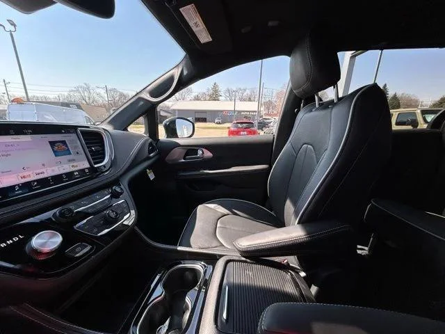 2026 Chrysler Pacifica Limited - Photo 54