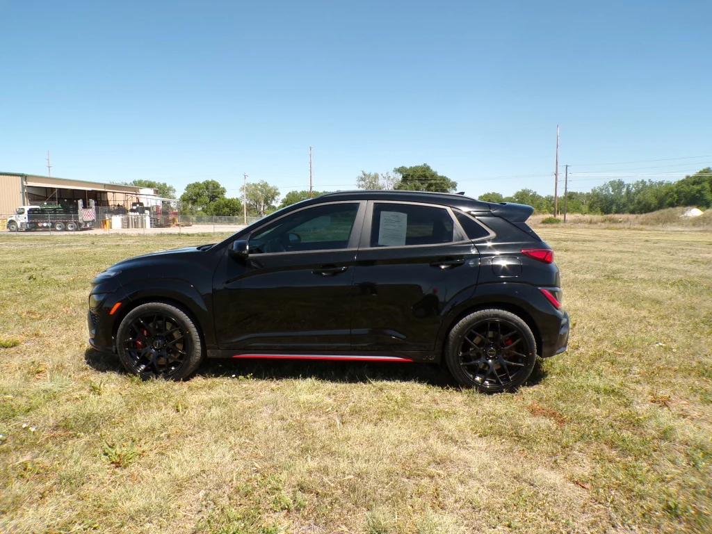 Used 2022 Ultra Black Hyundai Base image 7