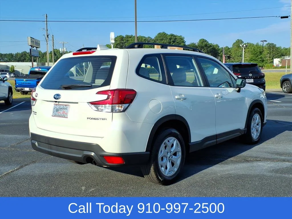 Used 2023 White Subaru  image 6