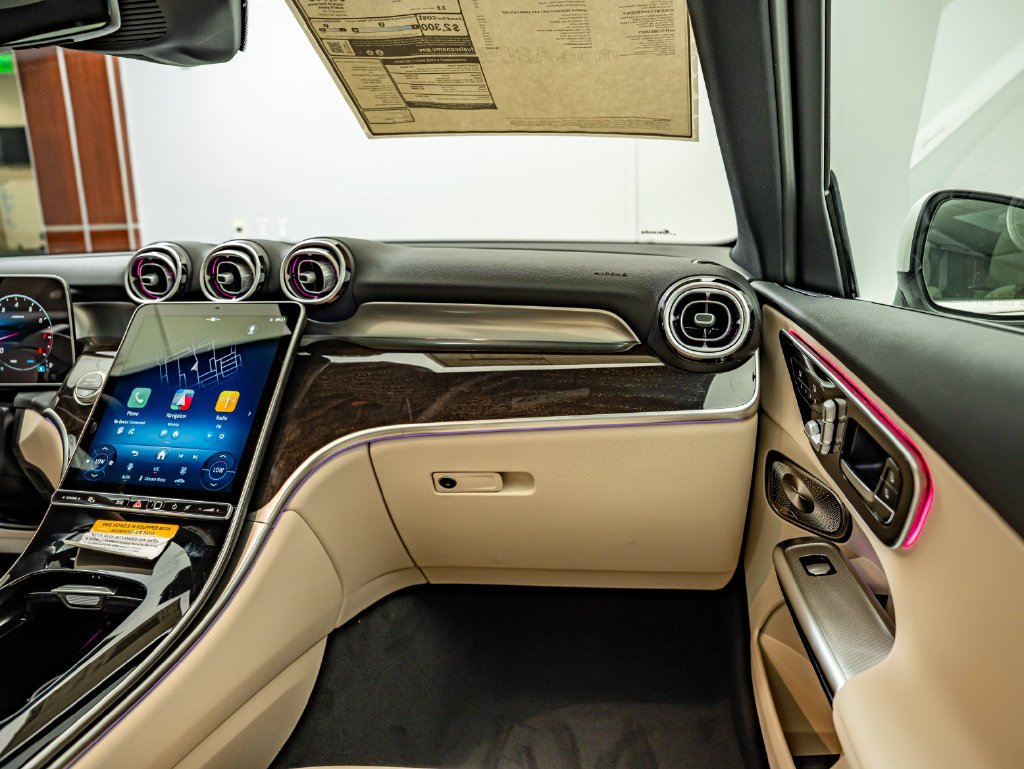New 2027 Polar White Mercedes-Benz GLC 300 image 43