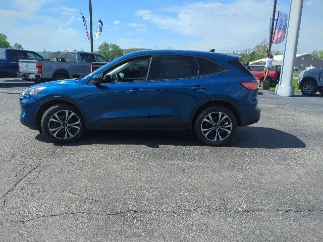 Used 2022 Blue Ford SE image 25