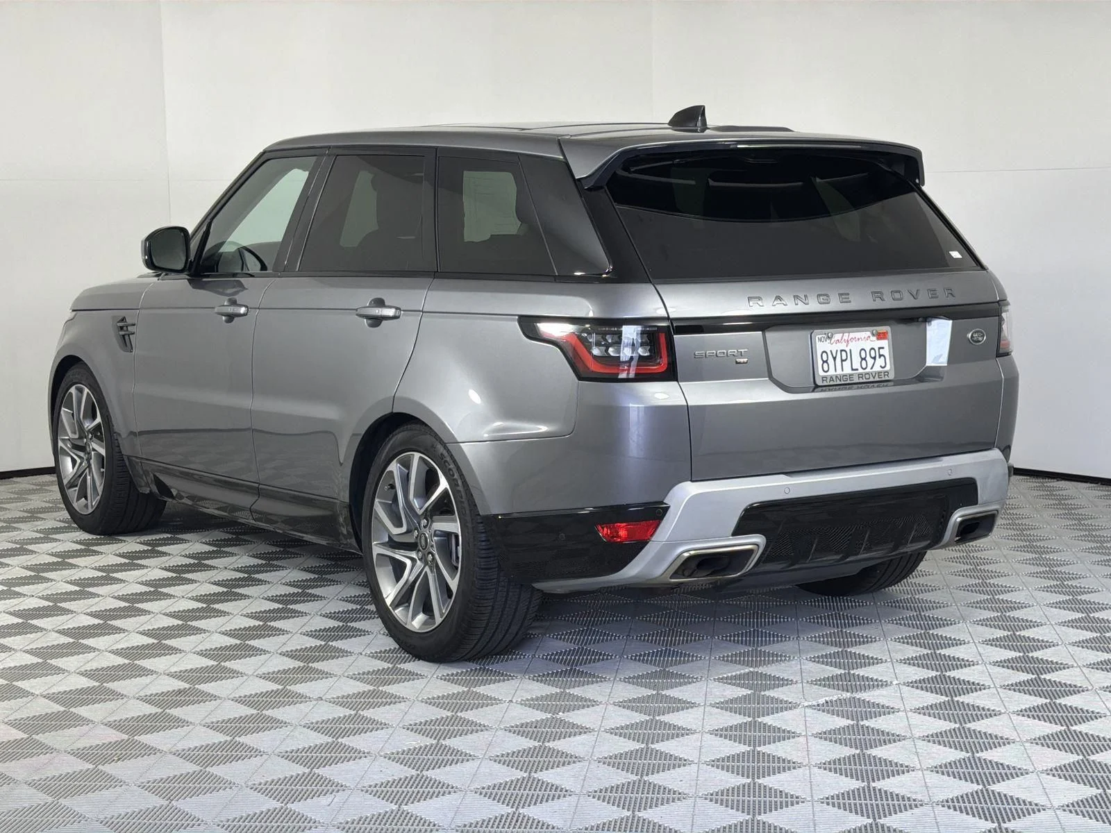 Used 2022 Eiger Gray Metallic Land Rover HSE Silver Edition image 3