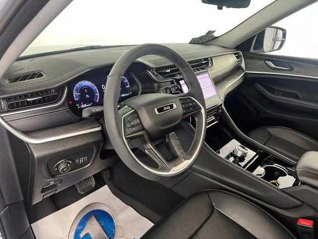 Used 2023 Silver Jeep Limited image 12