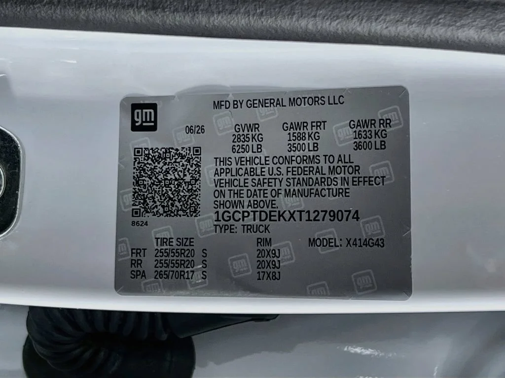 New 2026 Summit White Chevrolet Z71 image 33