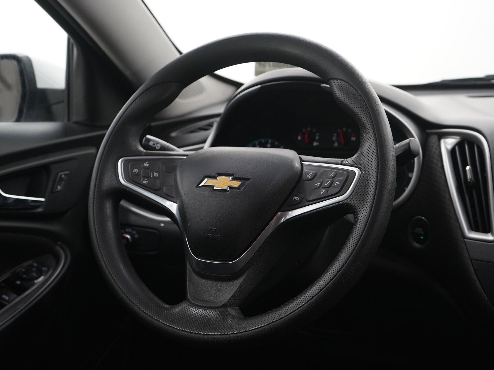 Used 2022 Summit White Chevrolet 4dr Sdn LT image 14