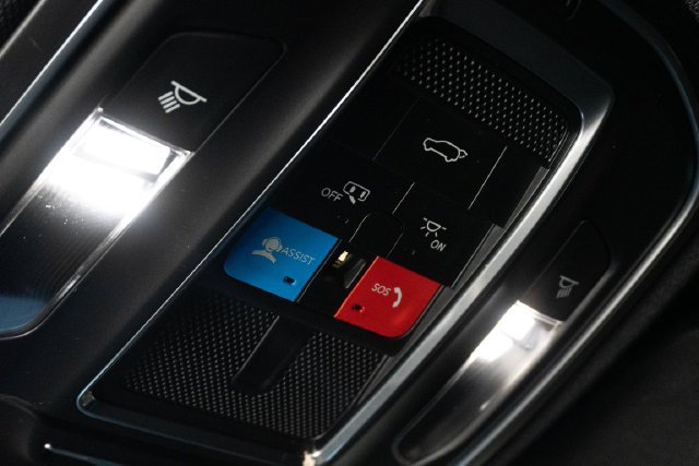Used 2021 Black Jeep Altitude image 25