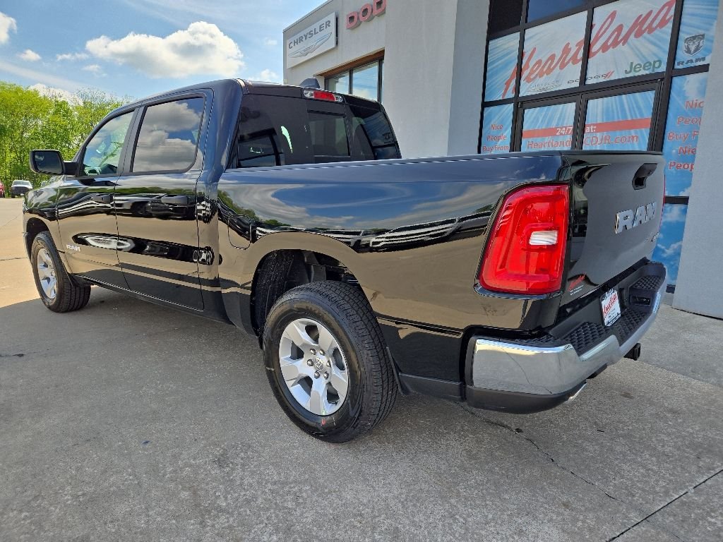 New 2026 Diamond Black Crystal Pearl-Coat Exterior Paint RAM Tradesman image 7