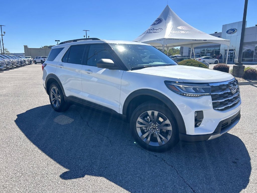 New 2027 Star White Metallic Tri-Coat Ford Active image 2