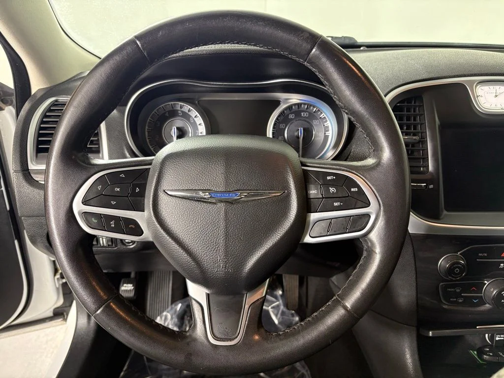 Used 2019 White Chrysler Touring image 23