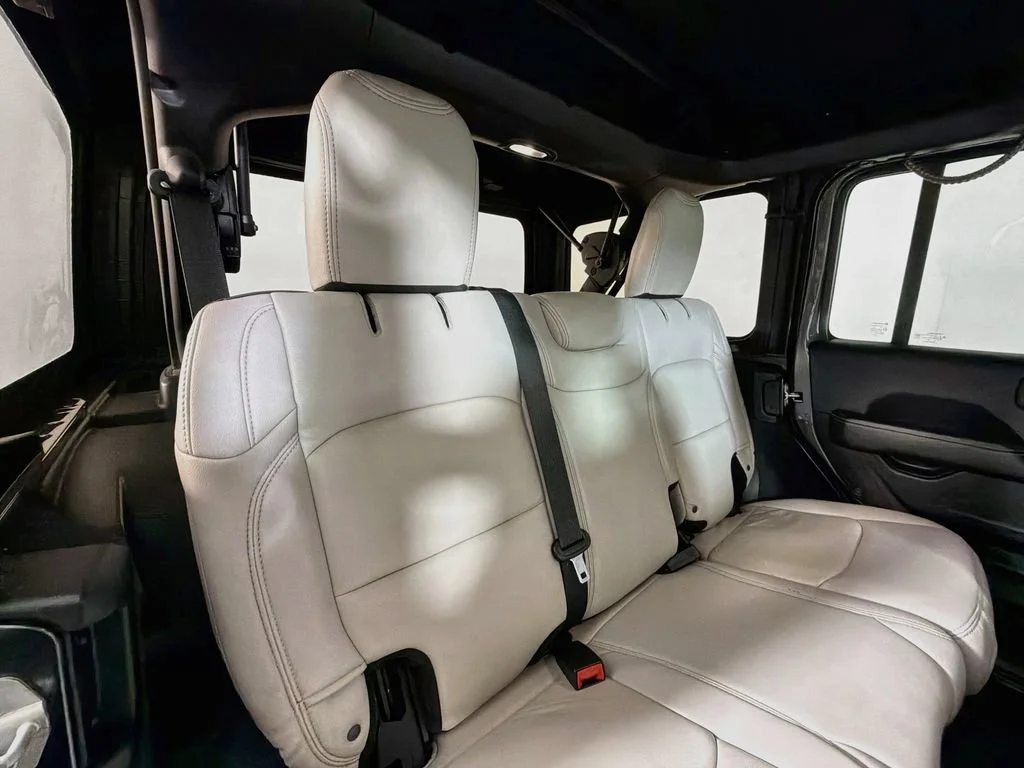 Used 2019 Granite Crystal Jeep Sahara image 23