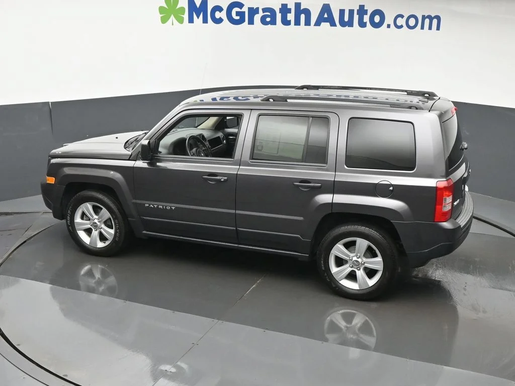 Used 2016 Gray Jeep Latitude image 22
