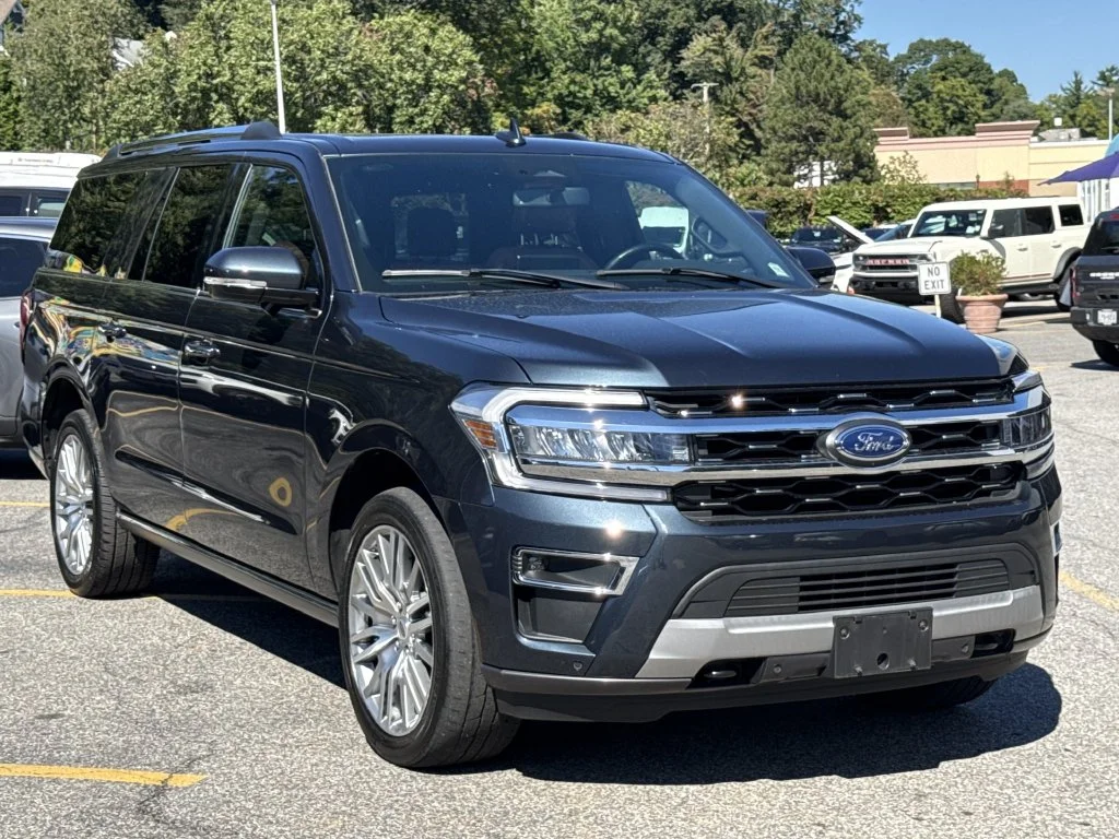 Used 2023 Blue Ford Limited image 1