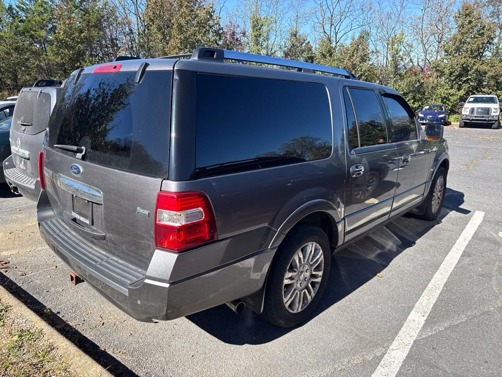 Used 2013  Ford Limited image 4