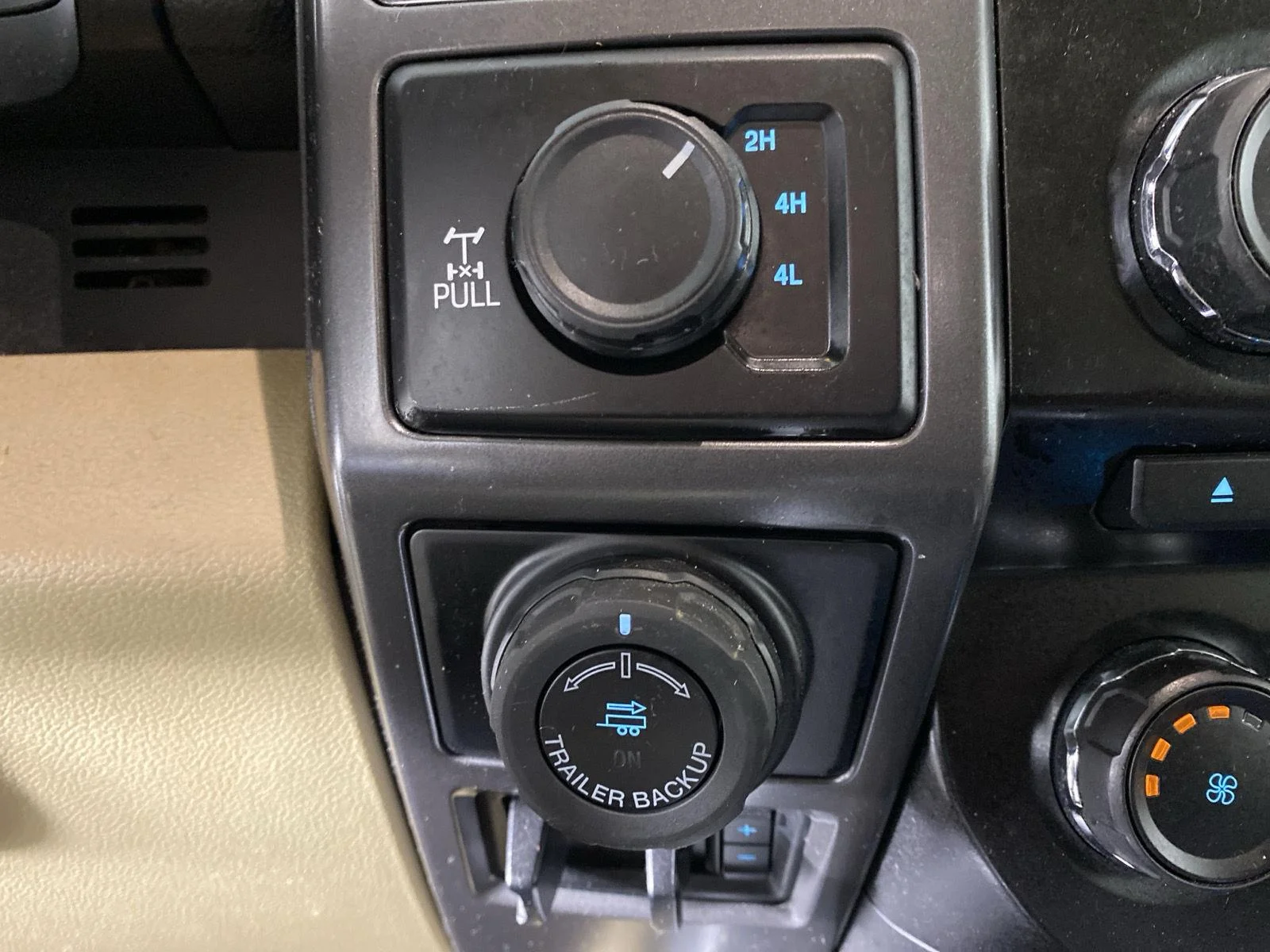 Used 2018 Blue Jeans Ford XLT image 29