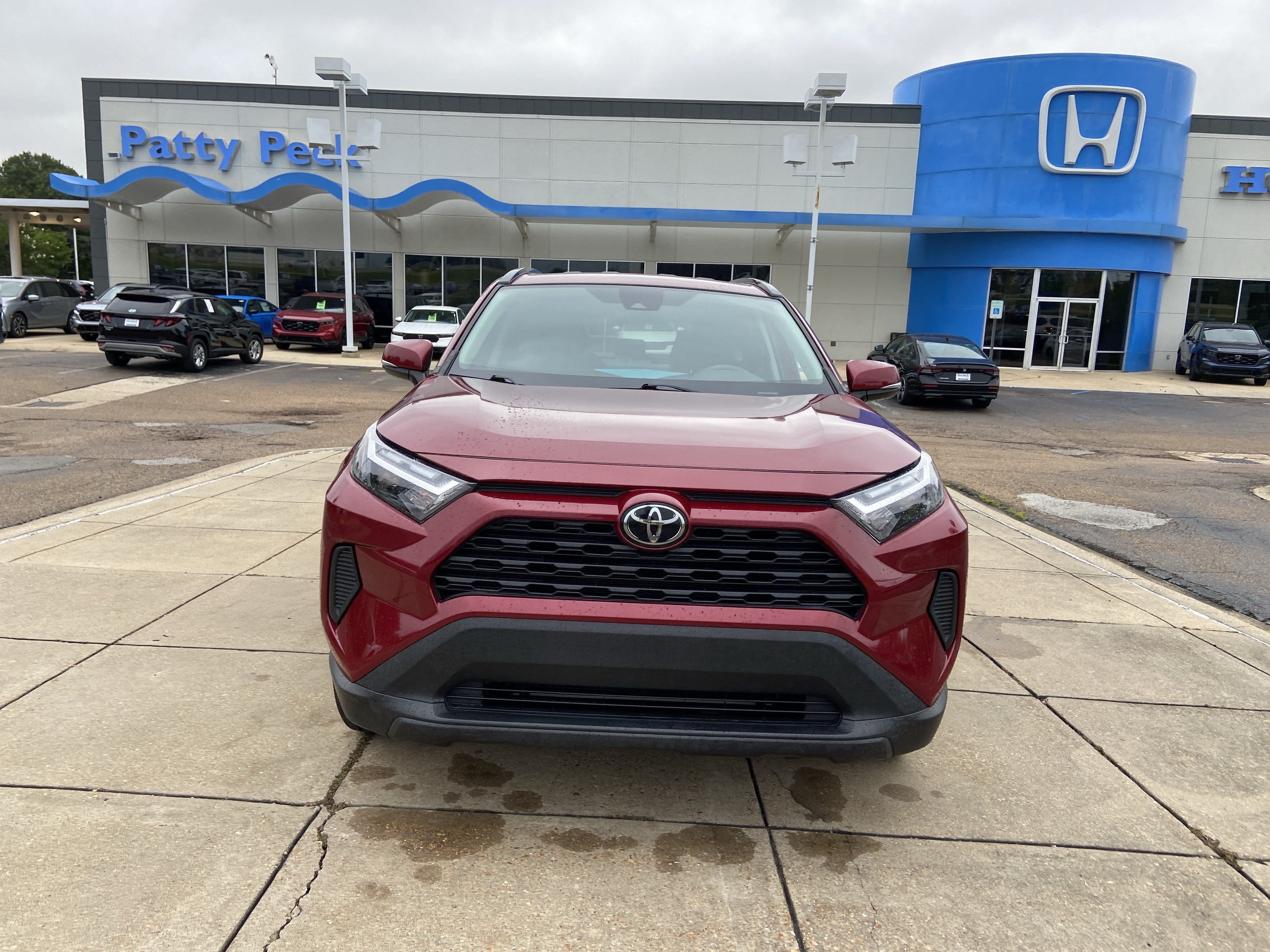 Used 2022 Ruby Flare Pearl Toyota XLE image 5