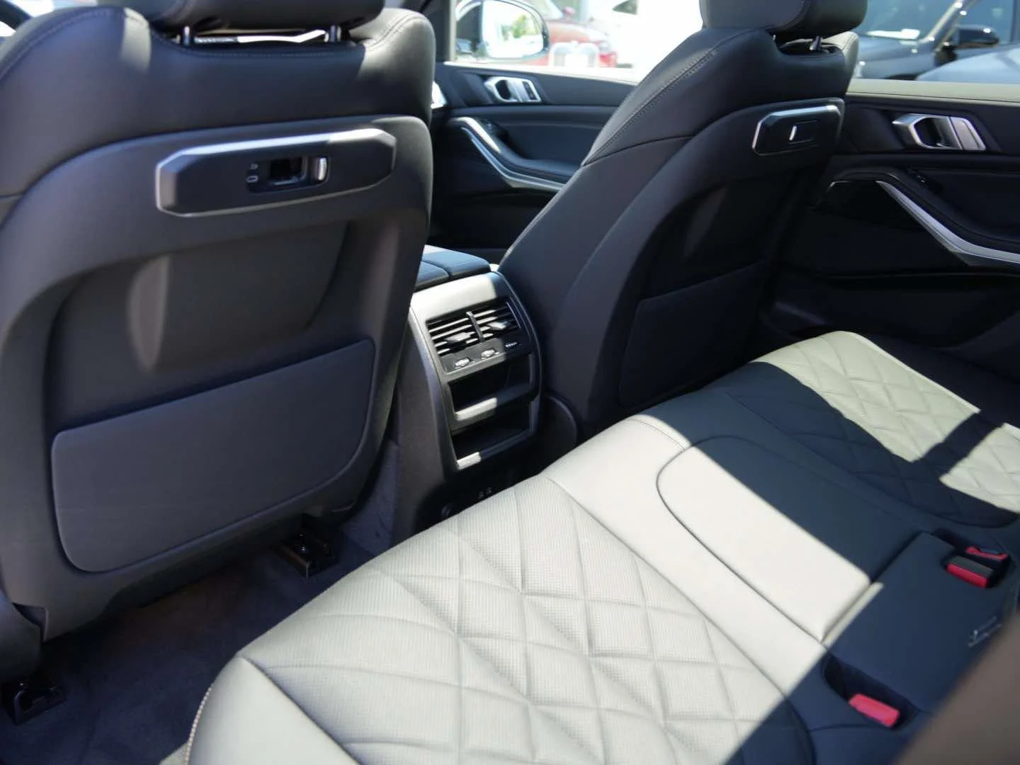 New 2026 Alpine White BMW sDrive40i image 10