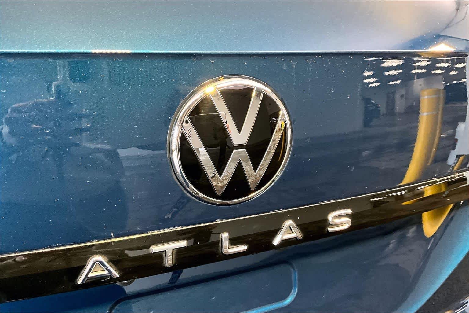 Used 2023 Tourmaline Blue Metallic Volkswagen 3.6L V6 SEL R-Line Black image 33