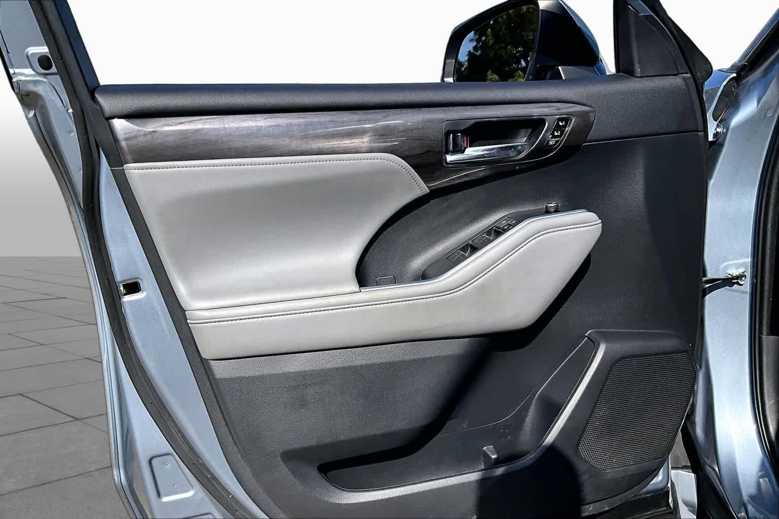 Used 2021 Moon Dust Toyota Hybrid Platinum image 20