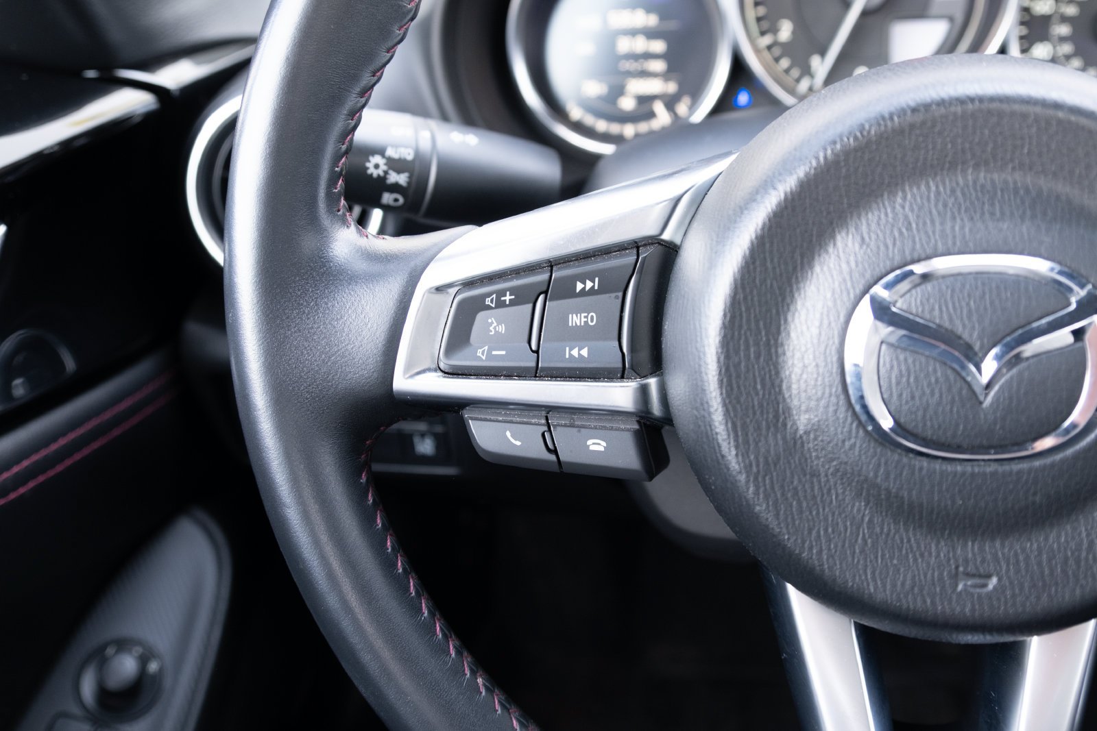 Used 2018  Mazda Grand Touring image 5