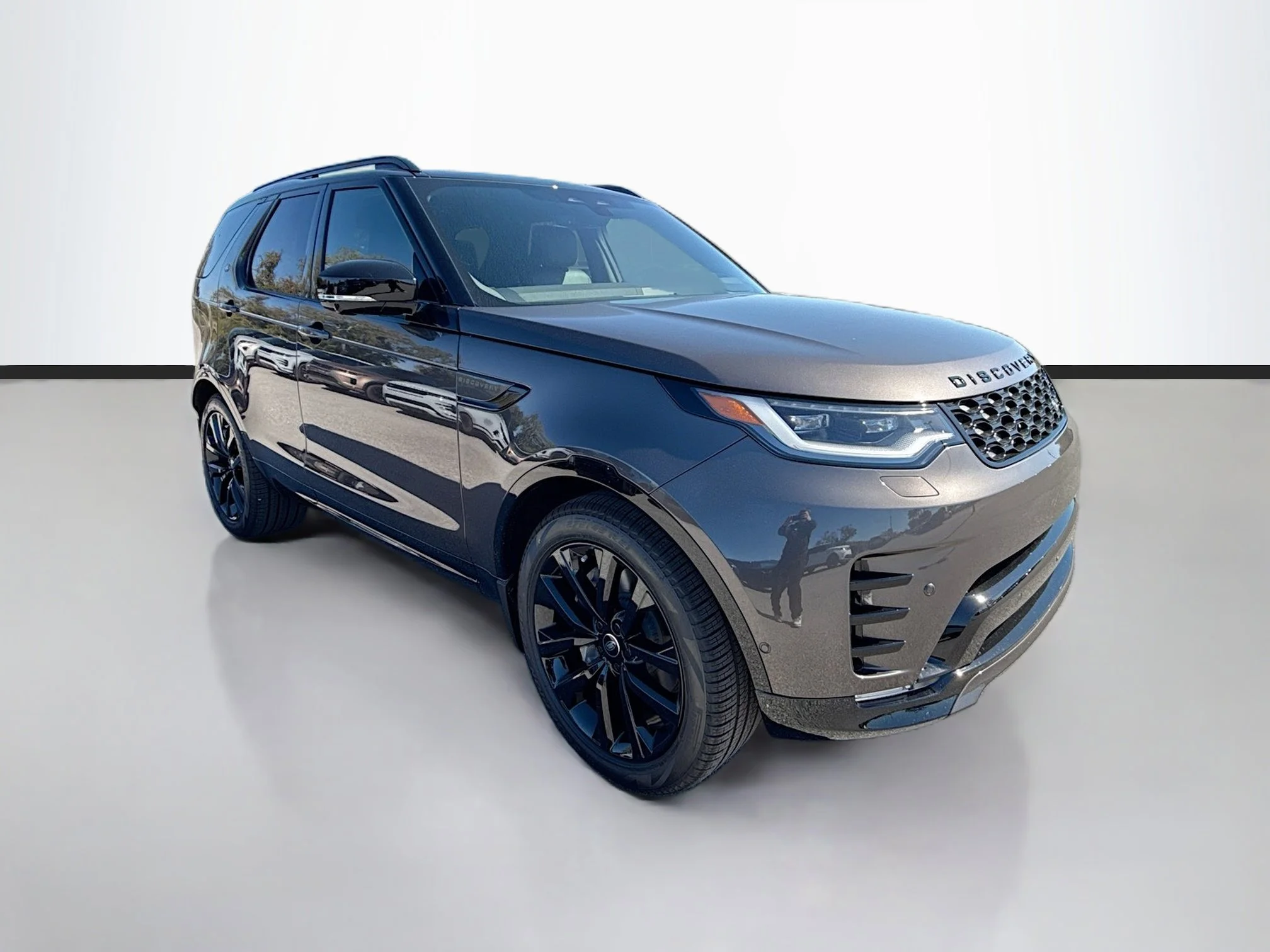 New 2026 Charente Grey Land Rover Dynamic SE image 7