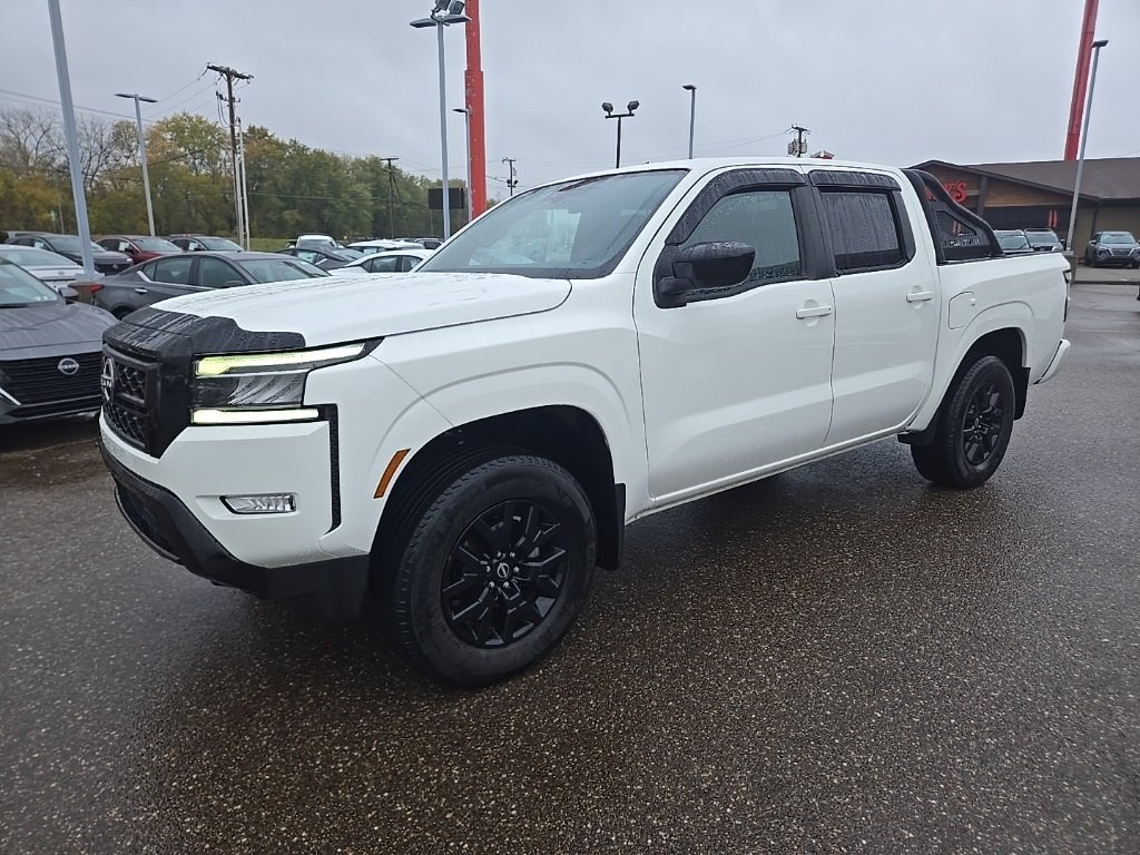 2023 Nissan Frontier SV photo 3